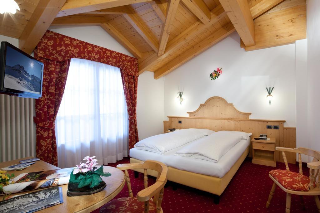 Hotel Garni Laura Arabba Habitación foto